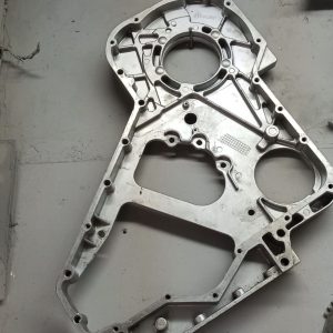 Carcasa de Piñones / Tapa de Repartición Cummins 6CT – Hueco Grande para Bomba 120