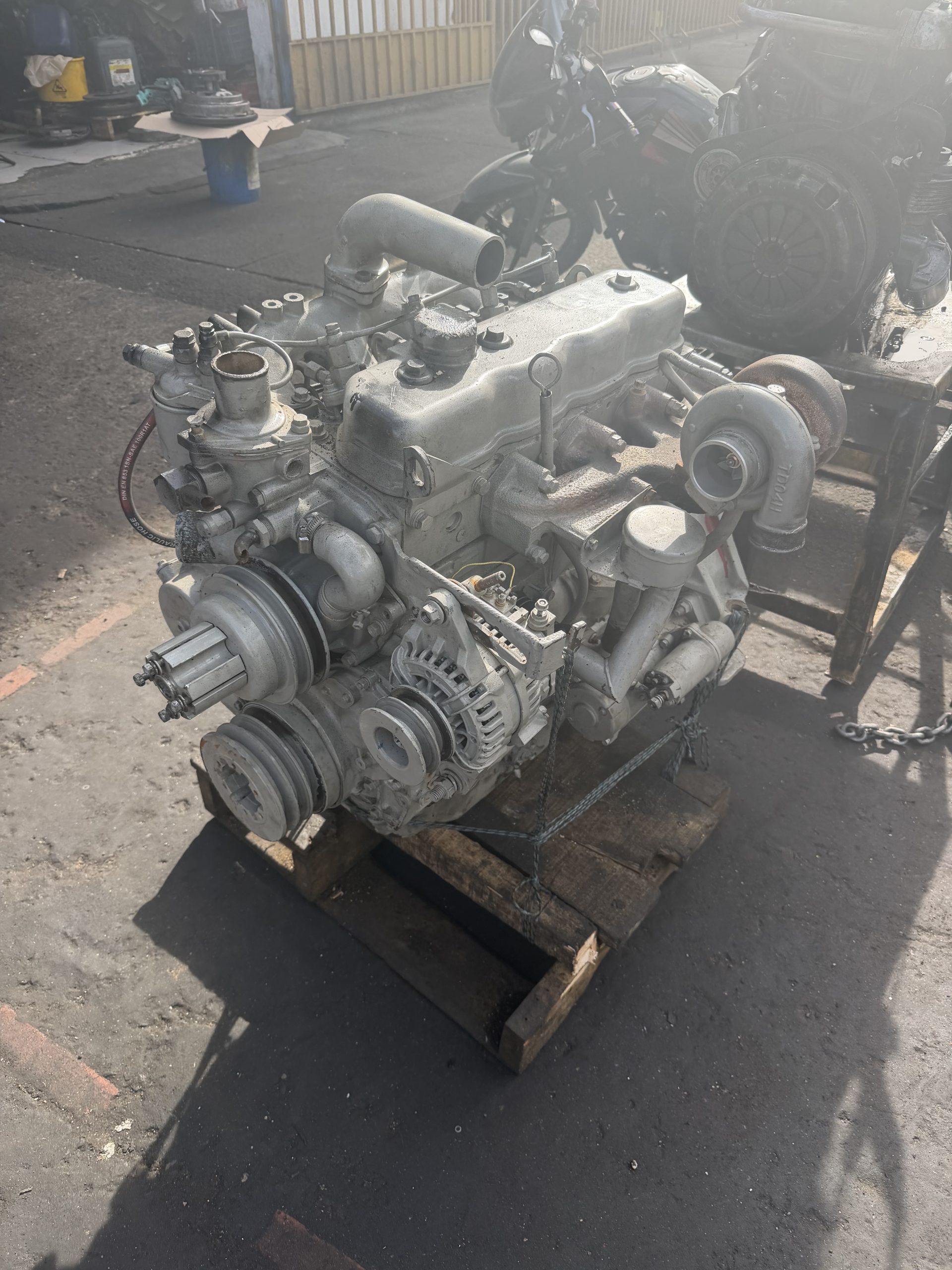 Motor Isuzu 4BG1 para Maquinaria Hitachi – Motor Diésel Importado - Imagen 3